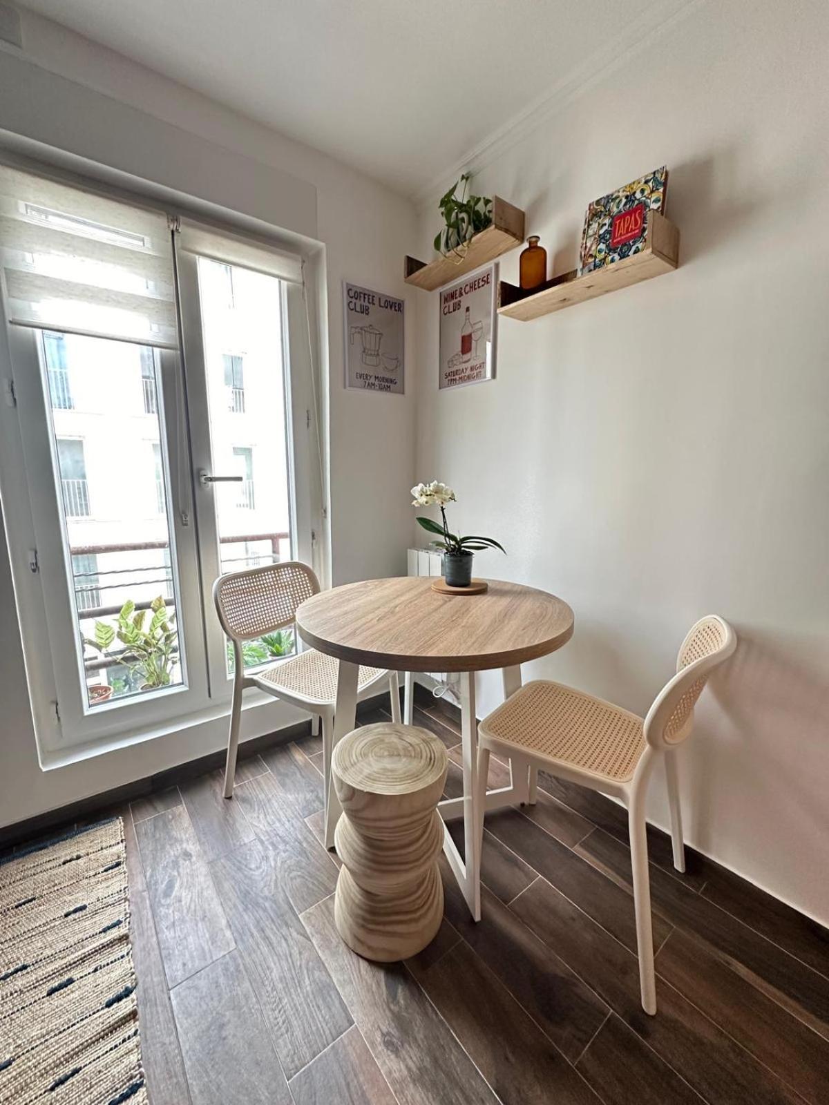 Modern Apt Near Montmarte 2 Mins From Metro Chateau Rouge Apartment Paris Exterior photo